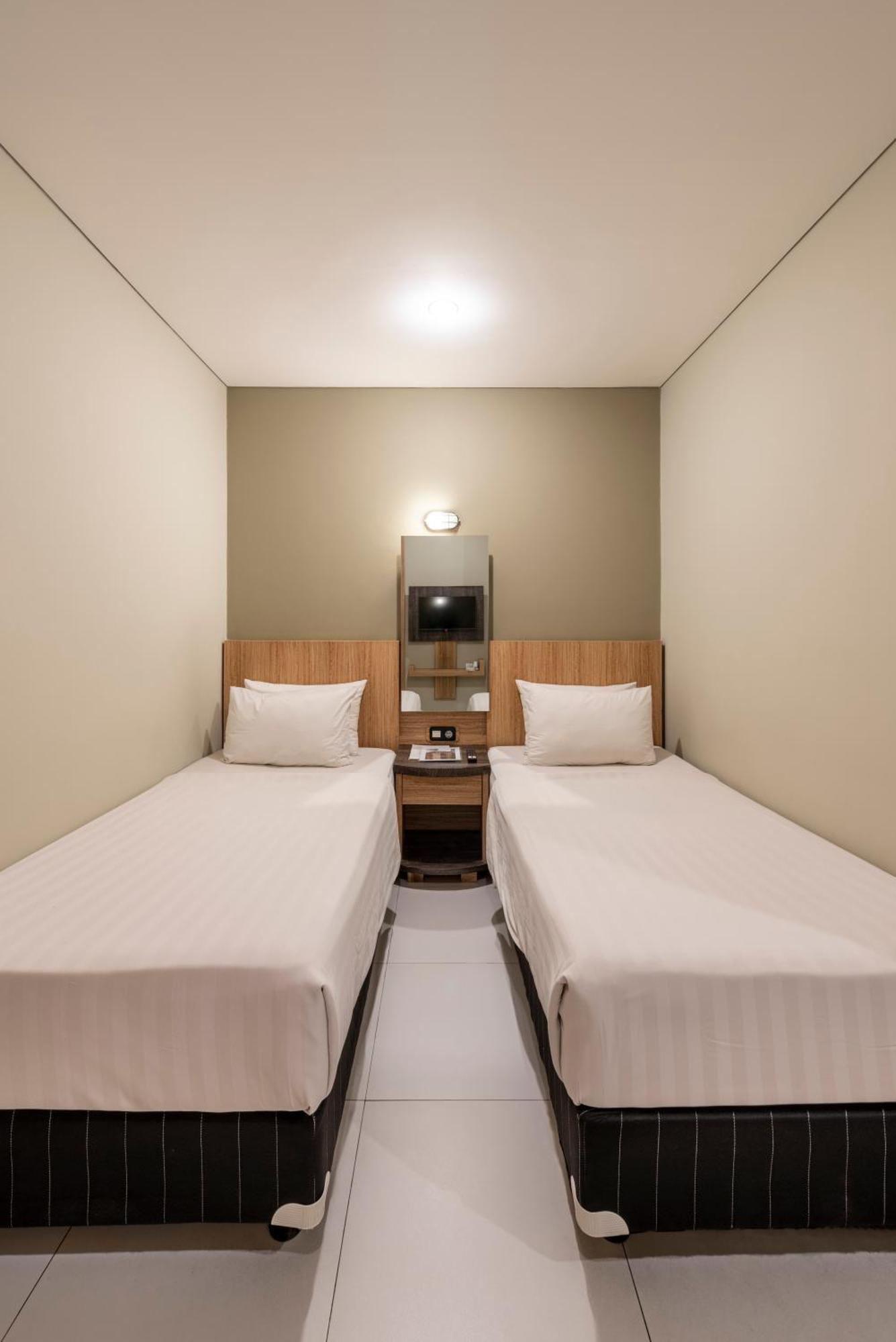 Mogens Guesthouse Bandung Exterior photo