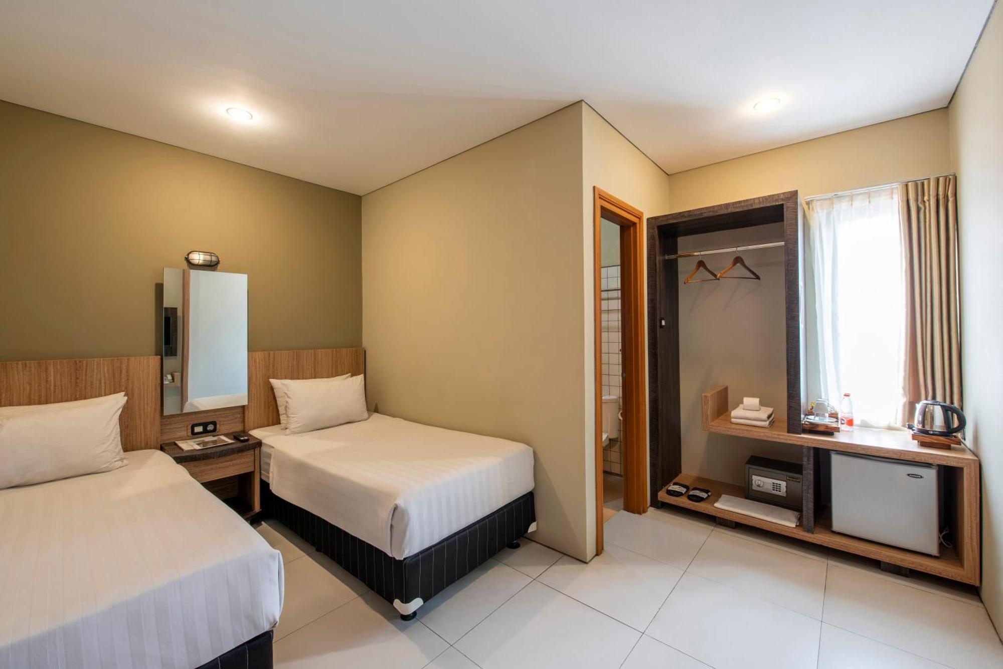 Mogens Guesthouse Bandung Exterior photo